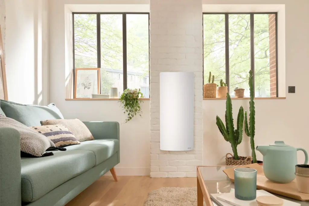 Noirot panelni radijator Inova vertical u sobi